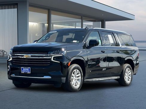 Used 2021 Chevrolet Suburban LT w/ Rear Media and Nav Package image 8