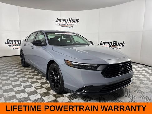 Used 2025 Honda Accord SE image 4