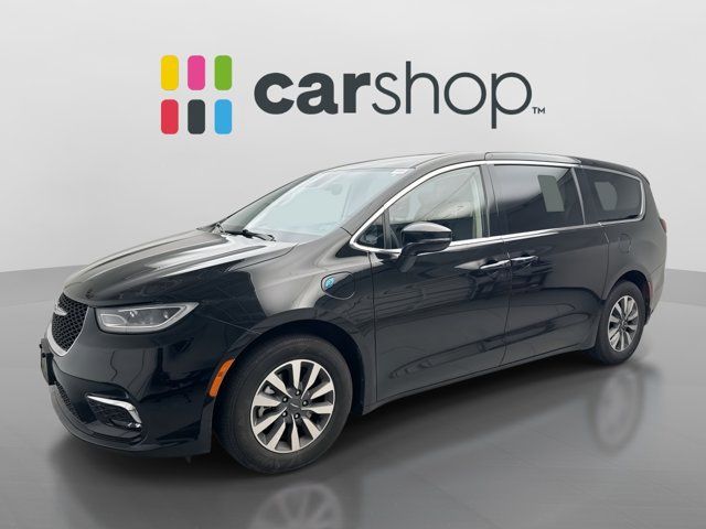 Used 2024 Chrysler Pacifica Limited FWD image 1