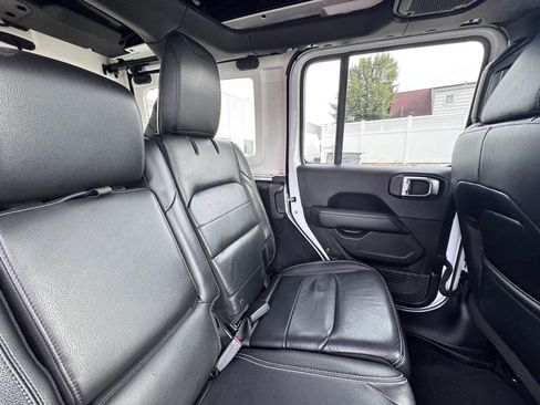 Certified 2018 Jeep Wrangler Unlimited Sahara image 22