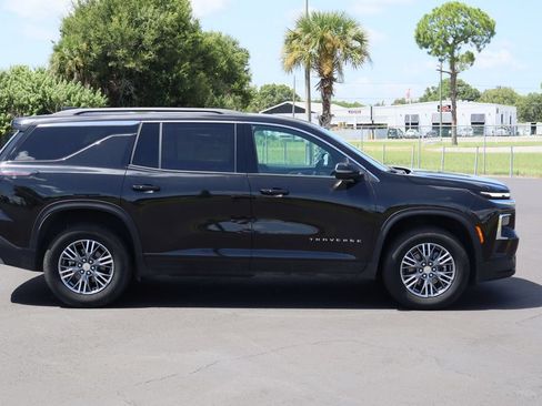 Used 2026 Chevrolet Traverse LT FWD image 10