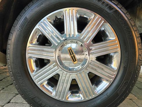 Used 2003 Lincoln Town Car Cartier image 54