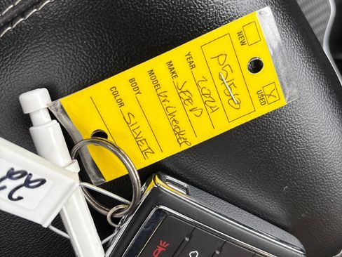 Used 2024 Jeep Grand Cherokee L Limited w/ Luxury Tech Group II image 29