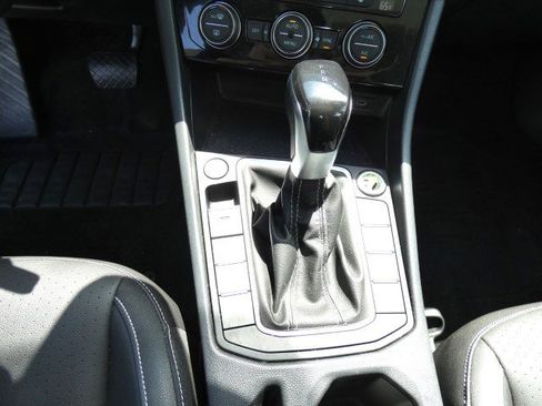 Used 2024 Volkswagen Jetta SE w/ Panoramic Sunroof Package image 28