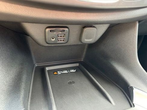 Used 2021 Chevrolet Traverse Premier FWD image 29