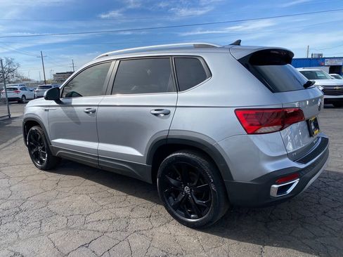 Used 2022 Volkswagen Taos SE FWD image 6