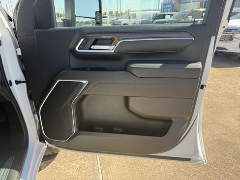 Used 2025 Chevrolet Silverado 2500 LT w/ Convenience Package image 49