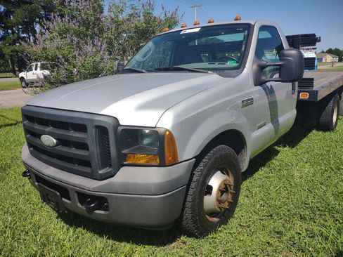 Used 2006 Ford F350 2WD Regular Cab DRW Super Duty image 1