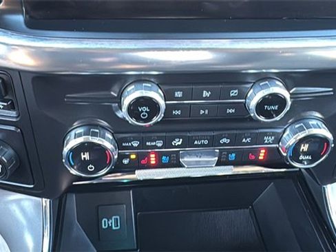 Certified 2021 Ford F150 Lariat w/ Equipment Group 502A High image 23