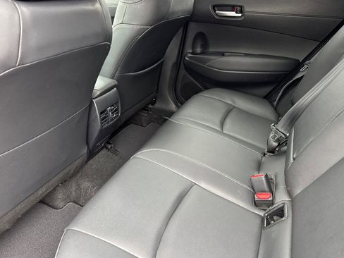 Used 2024 Toyota Corolla Cross XLE image 12