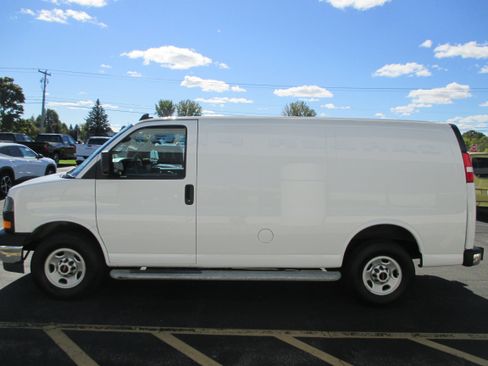Used 2023 GMC Savana 2500 w/ Driver Convenience Package image 6