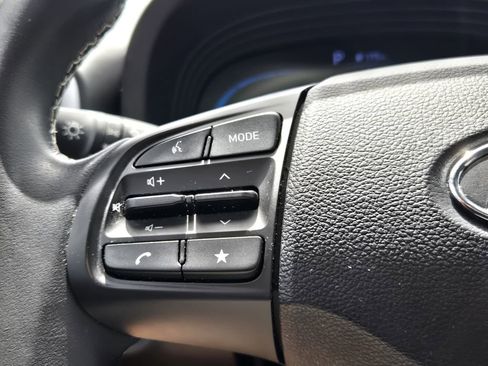 Used 2023 Hyundai Venue Limited image 23