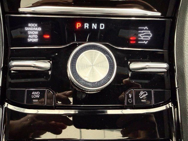 Used 2023 Jeep Grand Cherokee Overland w/ Advanced Protech Group III AWD/4WD image 39