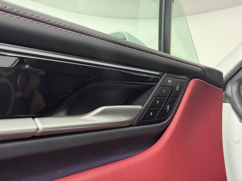 Used 2025 Porsche Macan 4S Electric AWD/4WD image 19