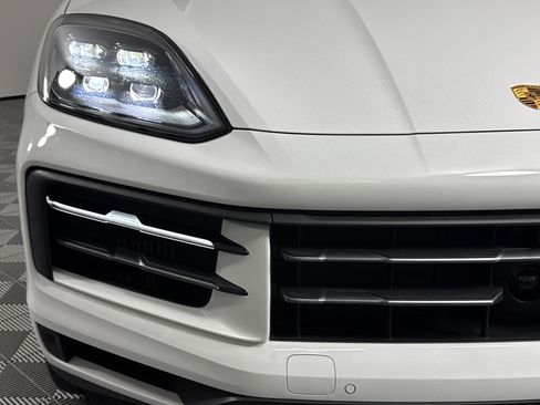Used 2026 Porsche Cayenne E-Hybrid image 11