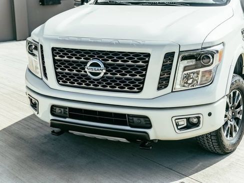 Used 2018 Nissan Titan PRO-4X w/ Pro-4x Convenience Package AWD/4WD image 22