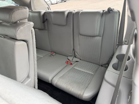 Used 2017 Toyota Highlander Plus w/ Carpet Mat Package FWD image 12