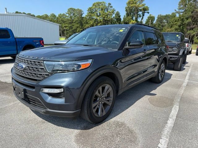 Used 2022 Ford Explorer XLT w/ Equipment Group 202A AWD/4WD image 1