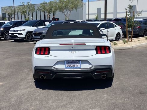 Used 2025 Ford Mustang Premium image 5