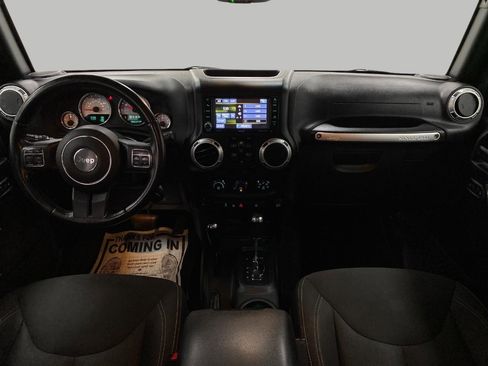 Used 2016 Jeep Wrangler Unlimited Sahara w/ Connectivity Group AWD/4WD image 18