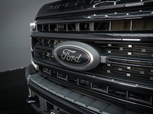 Used 2022 Ford F250 Lariat w/ Black Appearance Package image 16