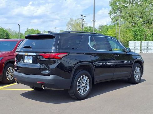 Used 2023 Chevrolet Traverse LT FWD image 2