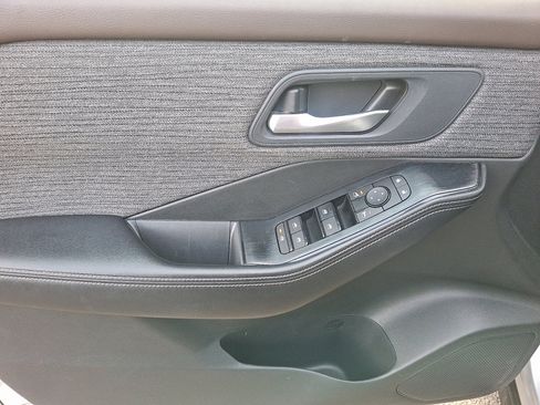 Used 2023 Nissan Rogue SV image 21