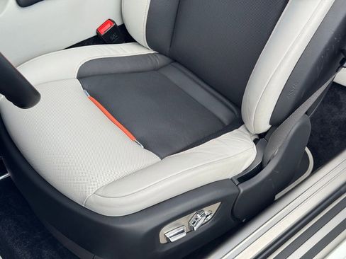 Used 2018 Rolls-Royce Dawn image 42