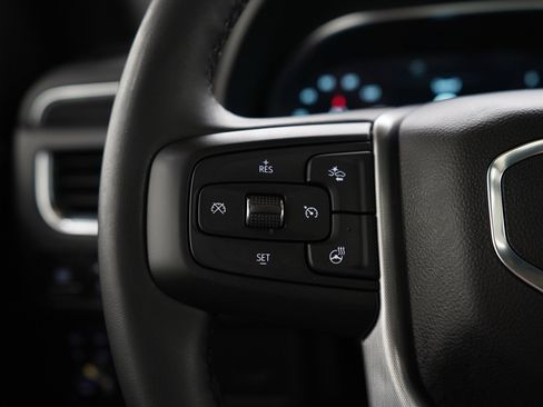 Used 2024 GMC Yukon XL SLT w/ SLT Luxury Package AWD/4WD image 27
