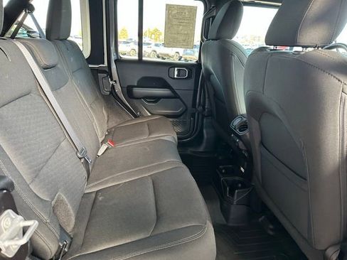 Used 2018 Jeep Wrangler Unlimited Sahara image 16