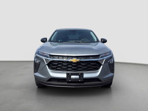 New 2026 Chevrolet Trax LS w/ Driver Confidence Package FWD image 2