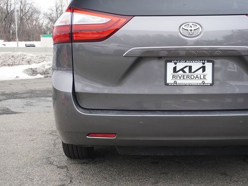 Used 2018 Toyota Sienna XLE w/ XLE Navigation Package image 15