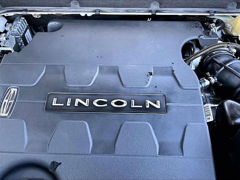 Used 2016 Lincoln MKX Reserve w/ Technology Package FWD image 27