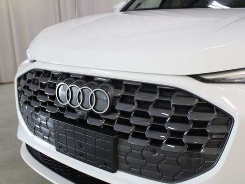 Used 2025 Audi Q5 Premium w/ Convenience Package AWD/4WD image 32