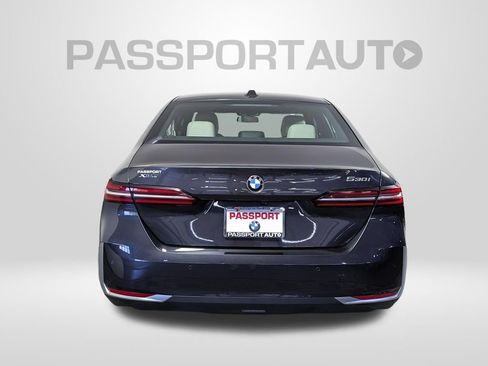 Used 2025 BMW 530i xDrive w/ Premium Package AWD/4WD image 6