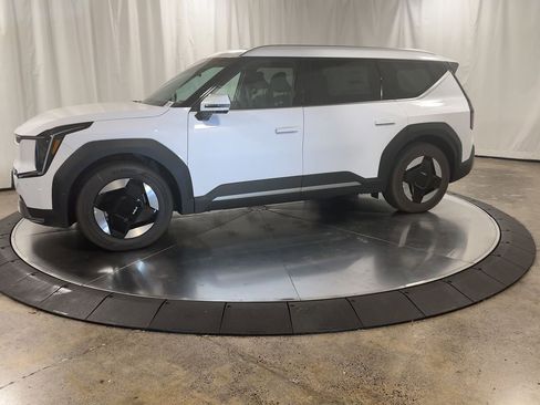 New 2026 Kia EV9 Wind image 6