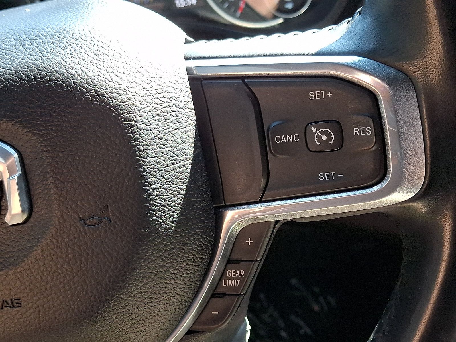 Used 2023 RAM 1500 Laramie AWD/4WD image 22