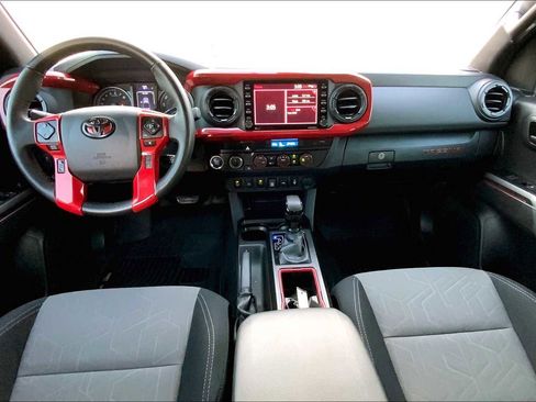 Used 2022 Toyota Tacoma TRD Off-Road w/ Technology Package image 15