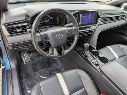 Used 2025 Toyota Camry SE FWD image 16