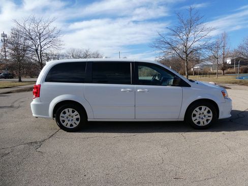 Used 2015 Dodge Grand Caravan SE w/ Quick Order Package 29E SE image 4