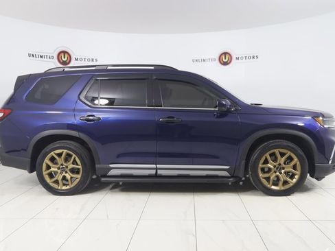 Used 2024 Honda Pilot Touring image 2