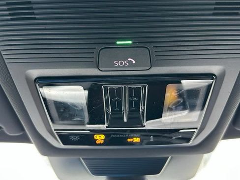Certified 2025 Volkswagen Tiguan SE R-Line AWD/4WD image 38