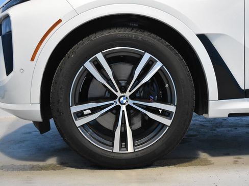 Used 2025 BMW X7 M60i AWD/4WD image 28