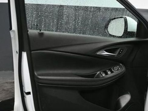 Used 2025 Buick Encore GX Preferred image 17