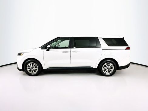 Used 2024 Kia Carnival LX image 4