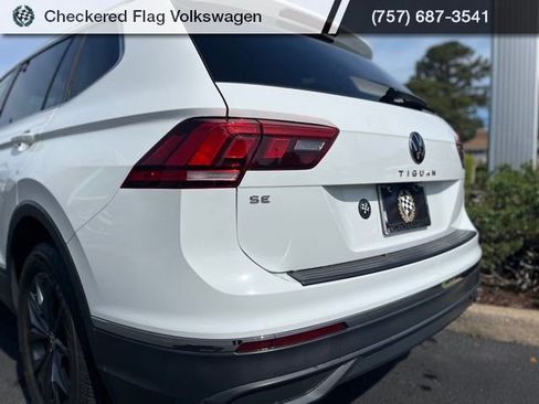 Used 2024 Volkswagen Tiguan SE w/ Panoramic Sunroof Package AWD/4WD image 12