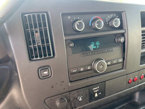 Used 2014 Chevrolet Express 2500 image 19