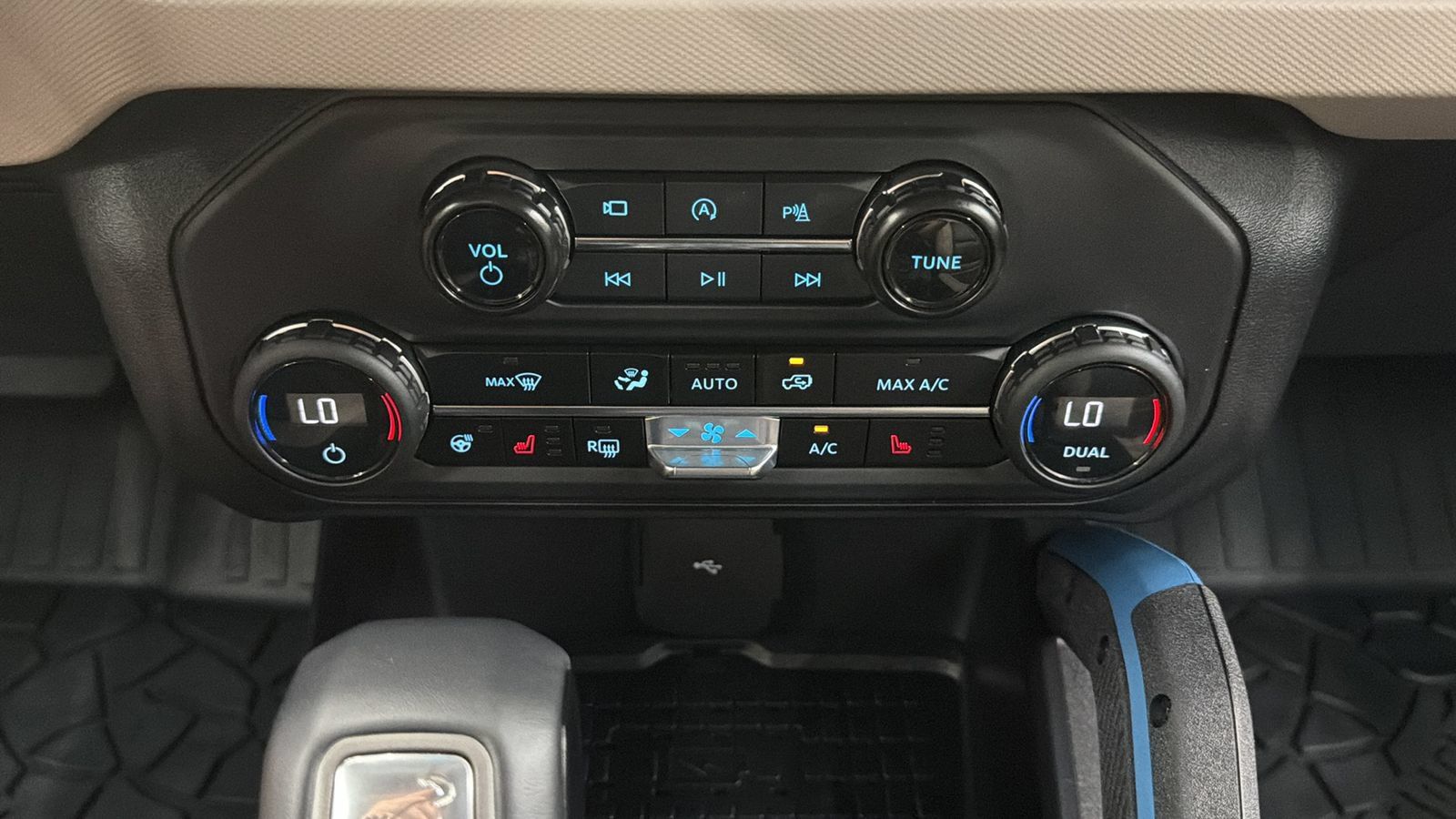Used 2024 Ford Bronco Wildtrak AWD/4WD image 23