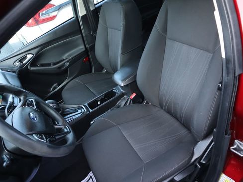 Used 2017 Ford Focus SEL image 18