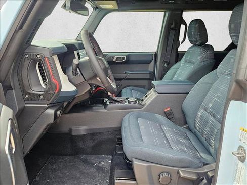 New 2025 Ford Bronco Heritage Edition image 4